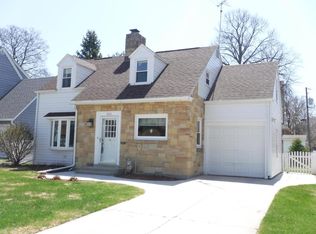 1611 Torrison Dr, Manitowoc, WI 54220