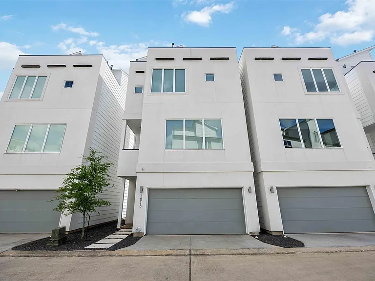 3018 Markle Dr — Photo 1