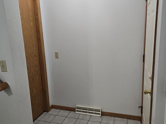 4th image of 5695 Wilshire Dr