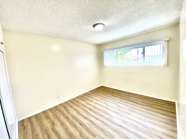 12644 York Ave #E — Photo 11