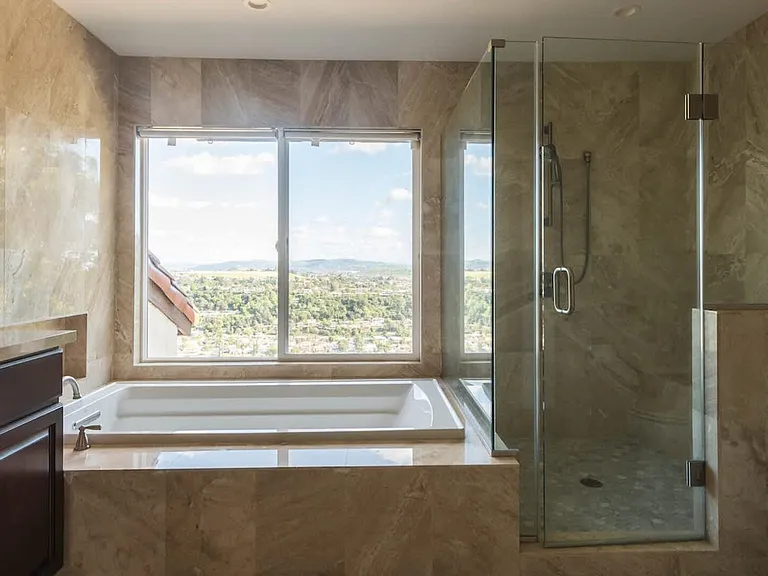 Crest Vista Dr — Photo 68