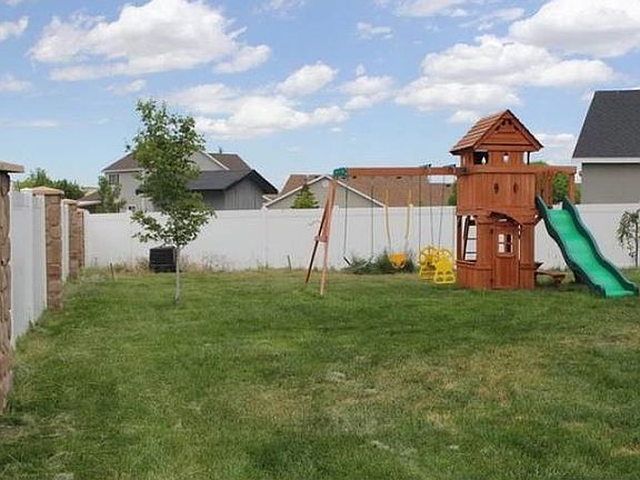 3rd image of 8322 S Sierra Oaks Dr