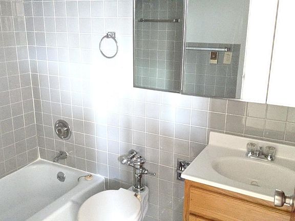5th image of 1616 Hinman Ave #1