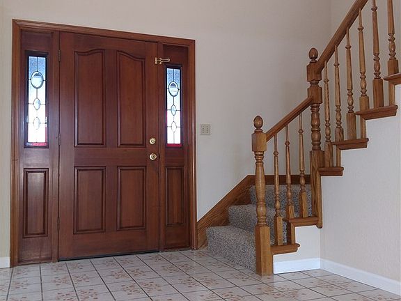 5th image of 821 Autumn Ln