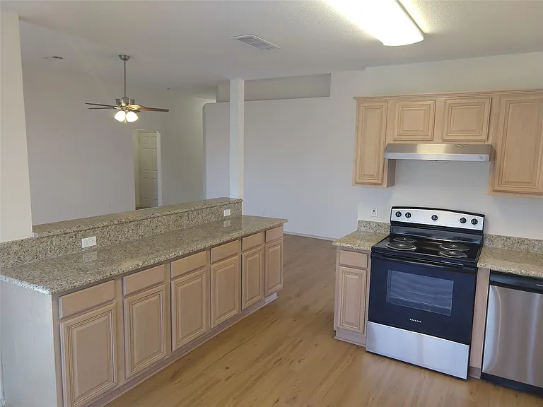 6004 Harwood Crossing Dr — Photo 8