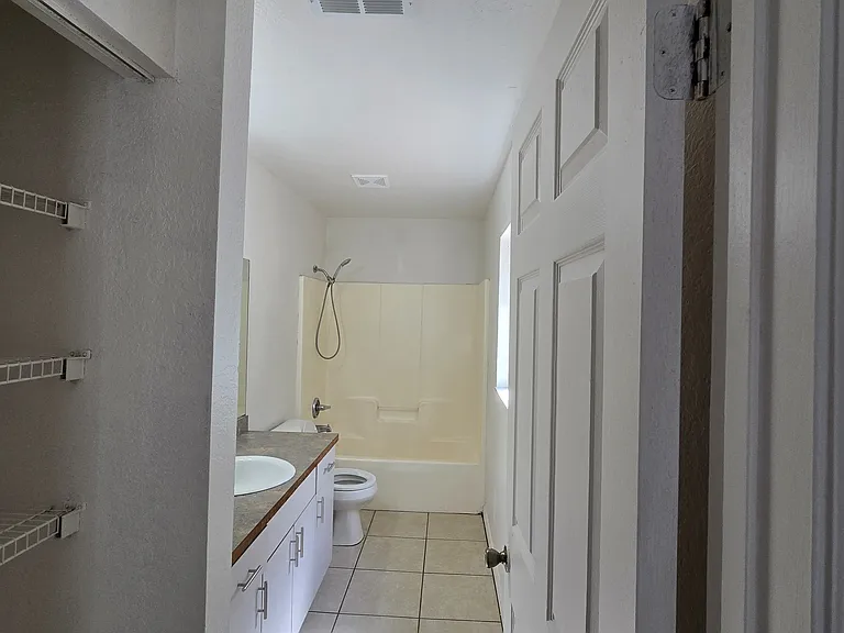 76 Willow Rd — Photo 2