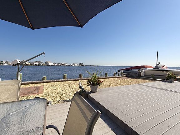 Enjoy refreshments while relaxing on your Trex deck