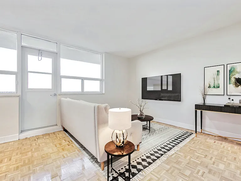 140 Erskine Ave — Photo 5