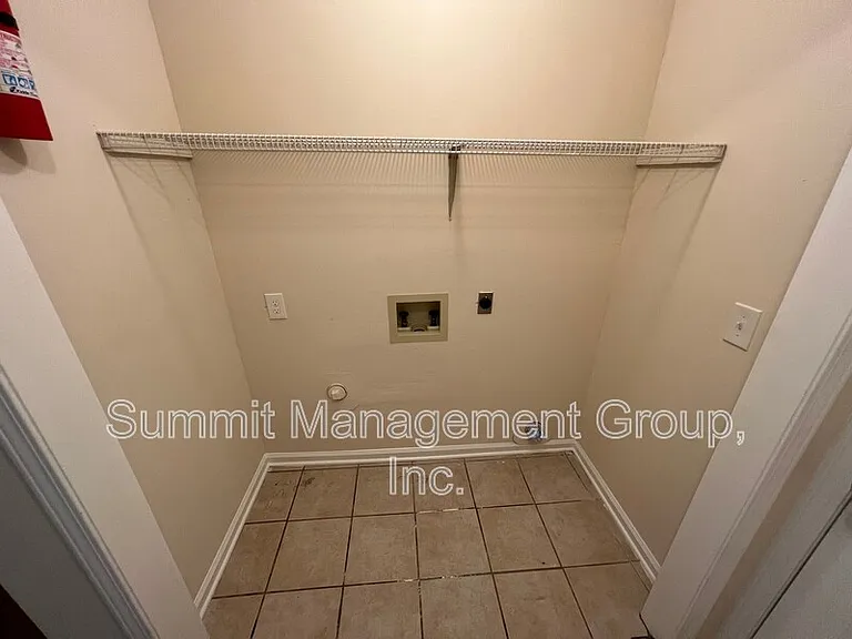 555 Cowan Rd — Photo 20