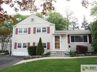 90 Albert Dr, Parlin, NJ