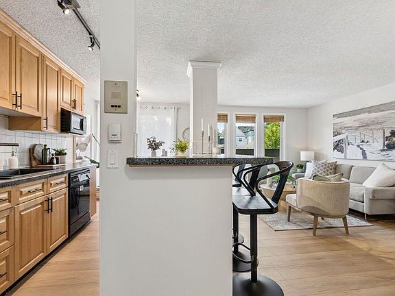3rd image of 515 S 18th Ave SW #7