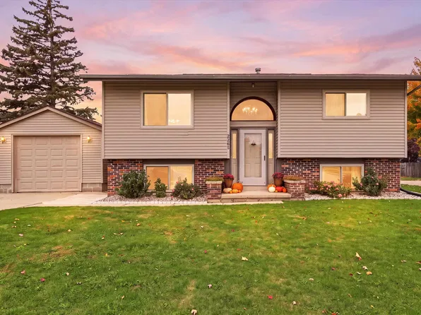 2263 Henry St, Neenah, WI 54956