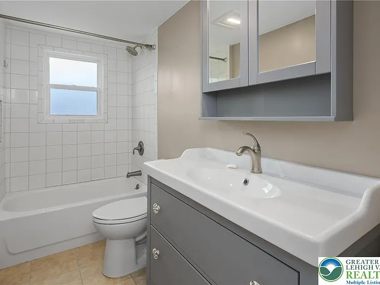1527 Shipman St — Photo 9