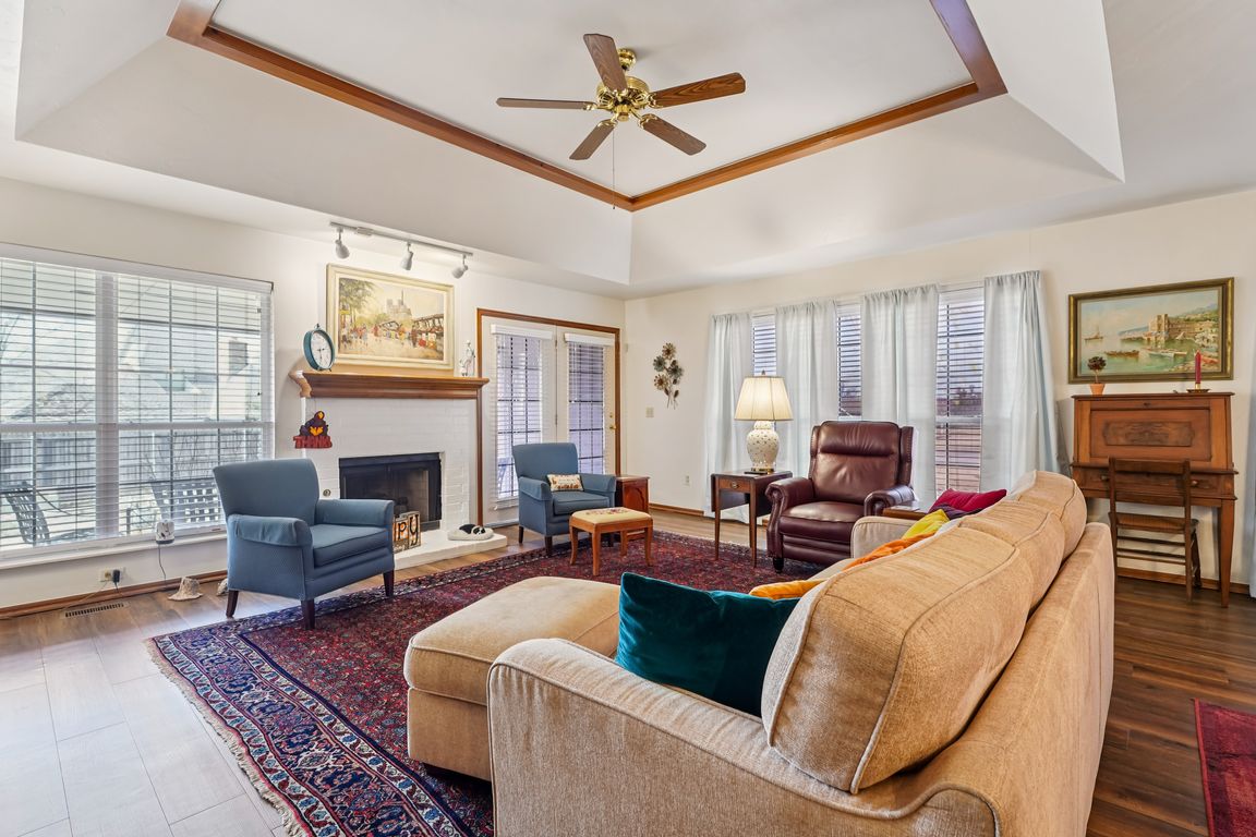 next background image