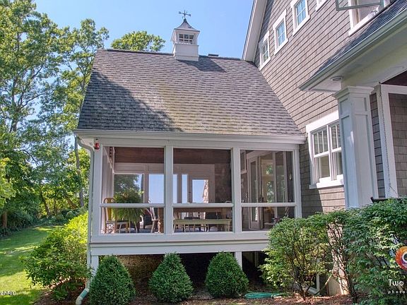 3rd image of 2324 Lakeshore Dr