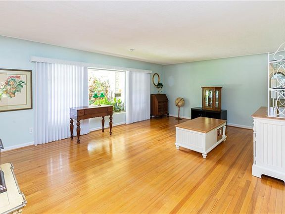 3rd image of 1098 McKean Cir