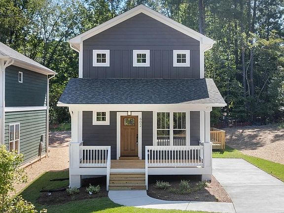 3rd image of 592 Hemlock Ave