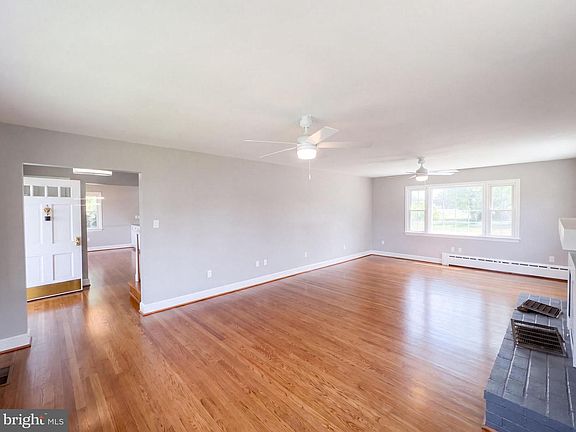 3rd image of 494 Walton St