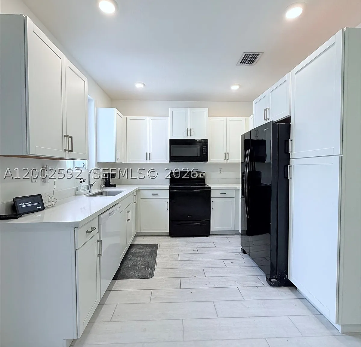 3 bed, 2.5 bath, 1302 sqft, $2,500 — Photo 3