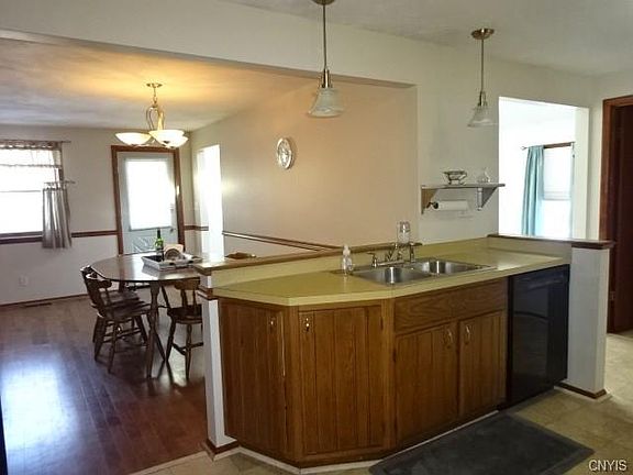 3rd image of 300 Dickerson Dr N