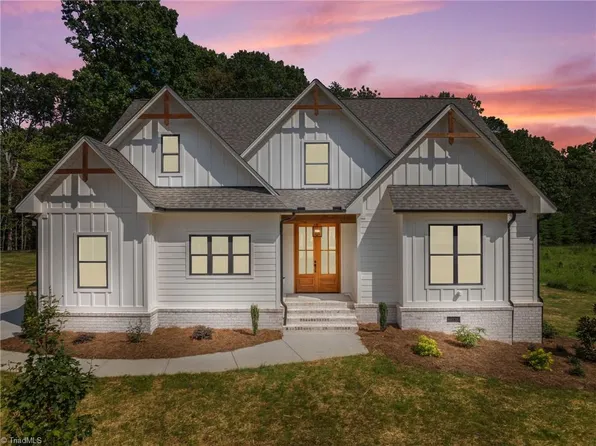 8936 Maltese Ct, Lewisville, NC 27023