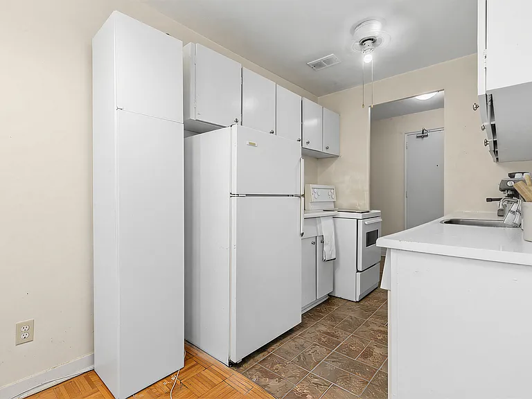 2329 Kipling Ave — Photo 6