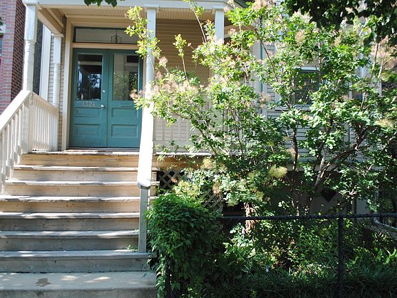 3rd image of 1324 W Diversey Pkwy #1