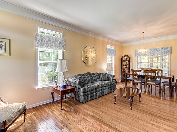 Great Room w/ Dining Area