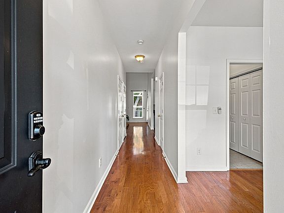 4th image of 421 Normandy Cir