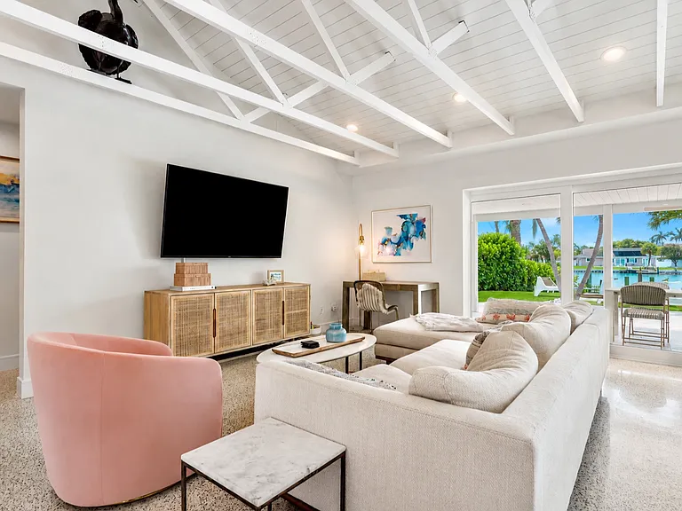 2882 W Vina Del Mar Blvd — Photo 11