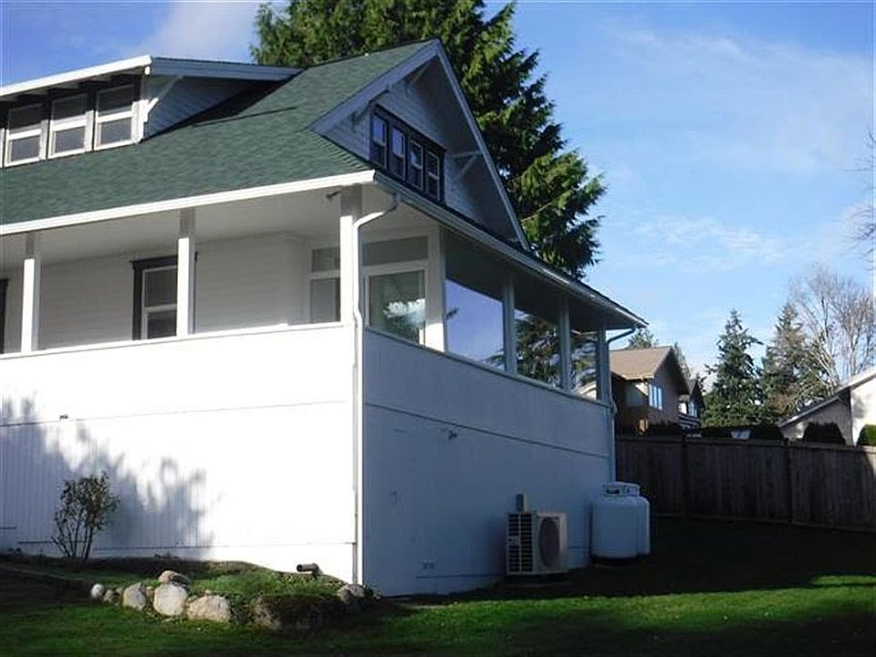 2nd image of 1036 Hawley Way NE