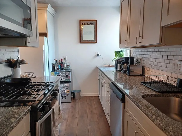 2 bed, 1.0 bath, 750 sqft, $3,300 — Photo 1