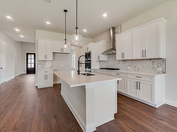 4th image of 8932 Hyacinth Ln