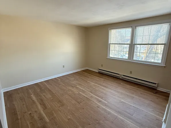 (undisclosed Address), Deep River, CT 06417