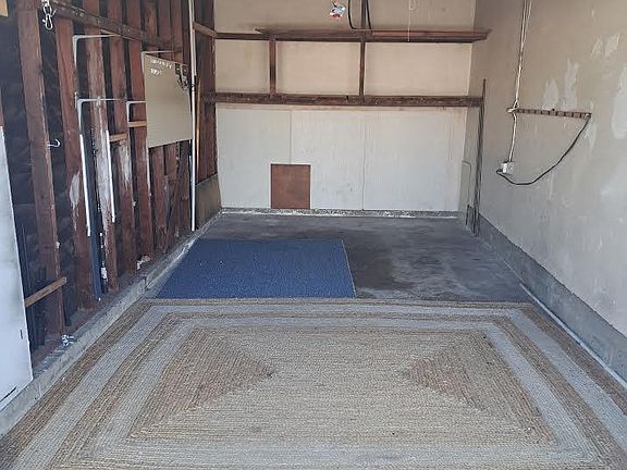 ONE CAR GARAGE