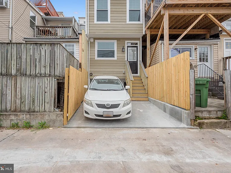 1434 Marshall St — Photo 39