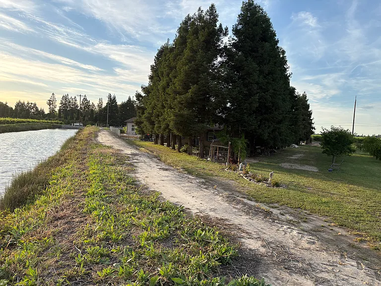 2376 E Armstrong Rd — Photo 11