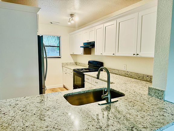 4th image of 138 McNeela Dr #138
