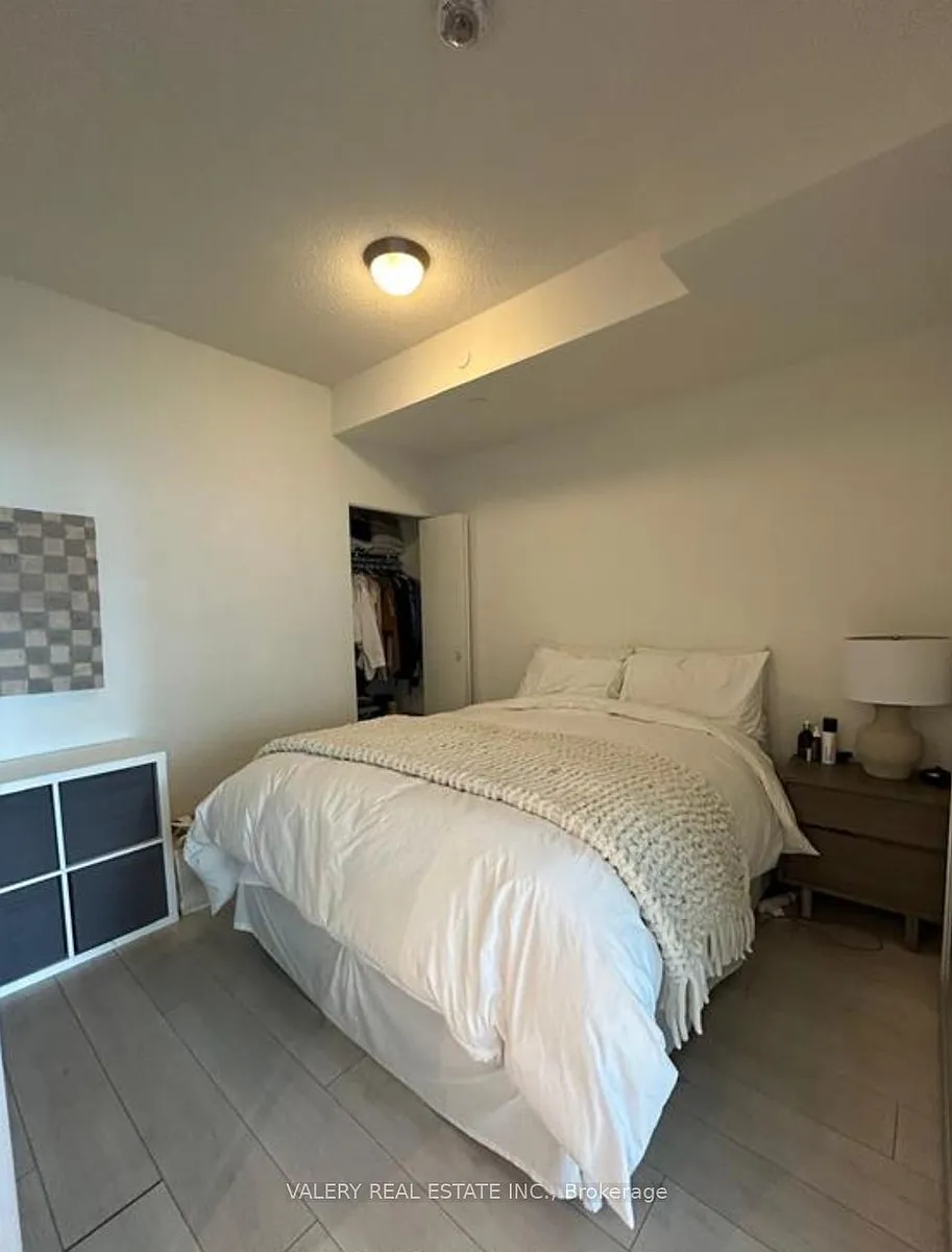 Building Photo - 49 E Liberty St #1106