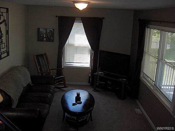 3rd image of 1263 Wehrle Dr
