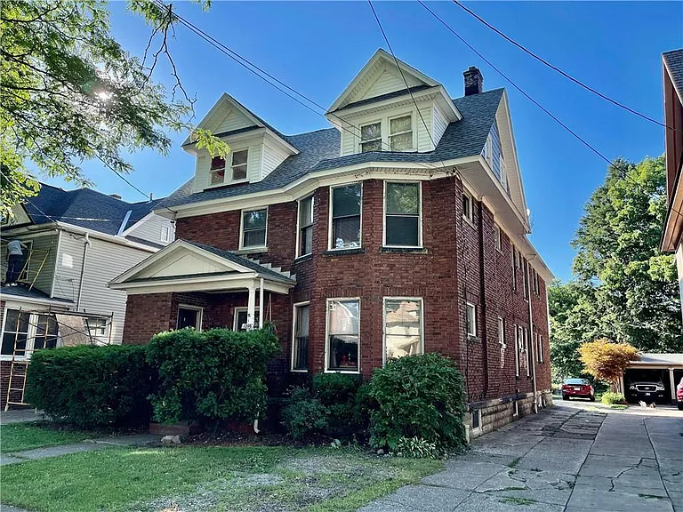 1248 W 10th St — Photo 1