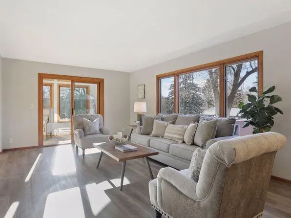 832 Bartosh Ln, River Falls, WI 54022