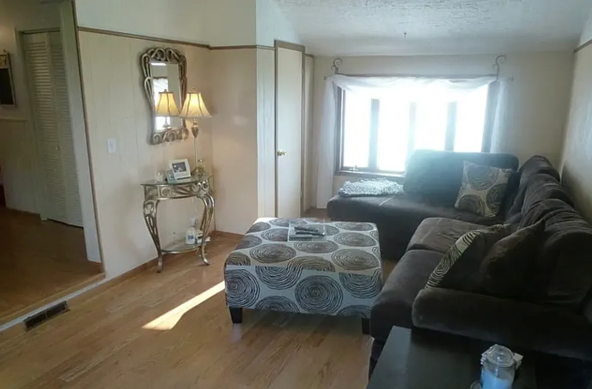 3 bed, 2.0 bath, 1533 sqft, $2,550 — Photo 2