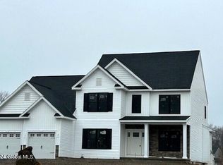 10 Strawberry Fields Dr, Castleton On Hudson, NY 12033