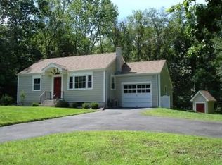 286 Rileyville Rd, Hopewell, NJ 08525