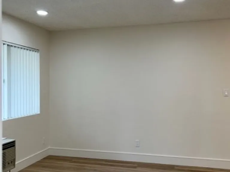 4525 Rainier Ave — Photo 15