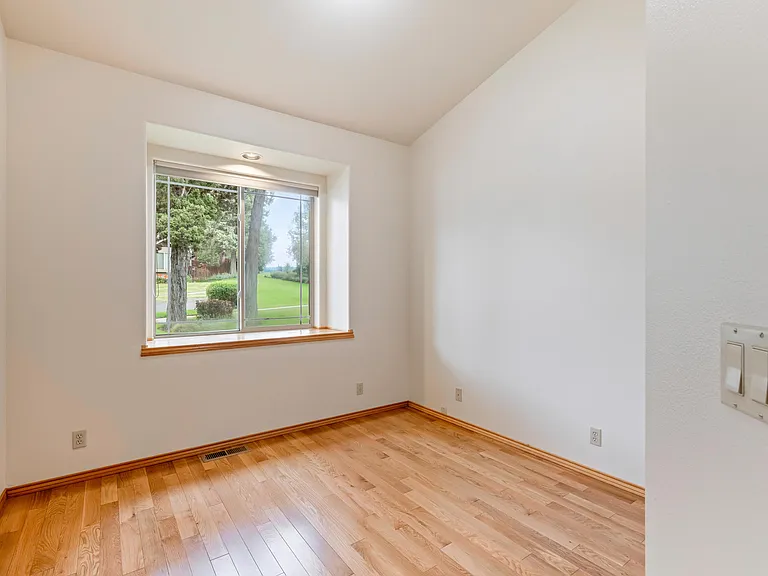 1009 SW Crosscut Ct — Photo 15