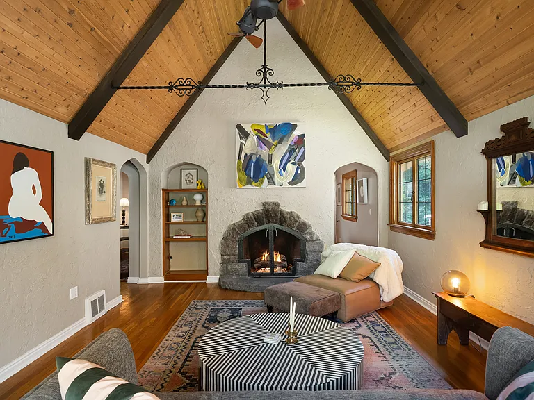 2731 SW Old Orchard Rd — Photo 6
