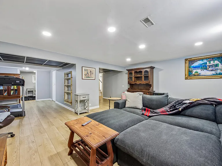 1111 Sara Ln — Photo 8