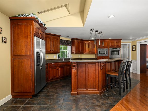 3rd image of 70 Ellis Rd